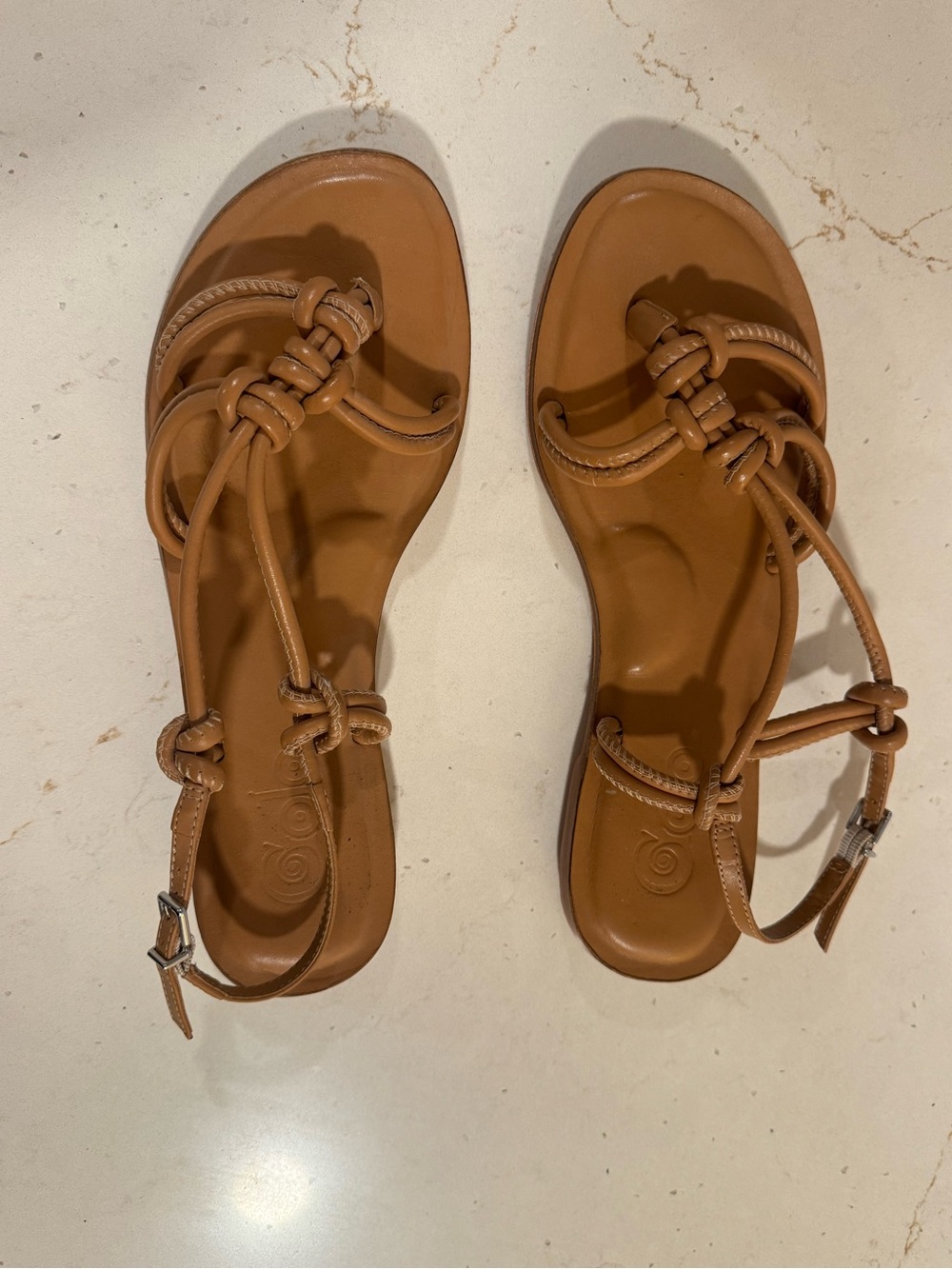 Women’s Knot-Strap Leather Sandals in Tan